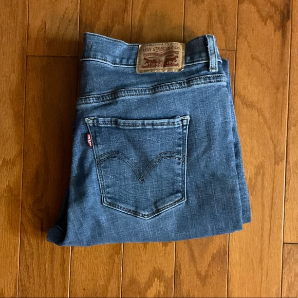 Levi’s’ Classic Boot Cut Zipper🪰Jeans! - Picture 13 of 13